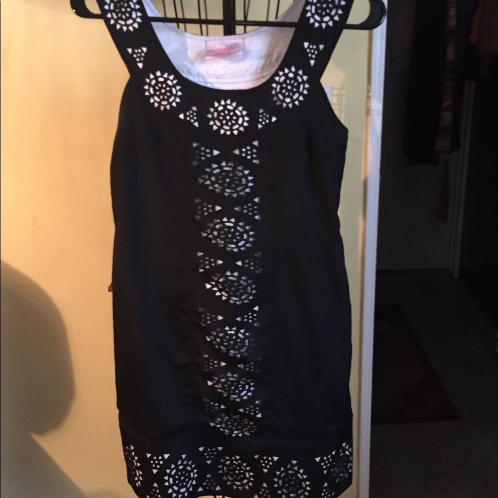 Romeo &Juliet Couture Dress - Picture 7 of 7